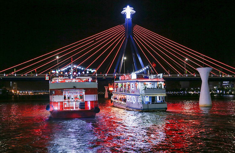 Boating in Han river, Da Nang