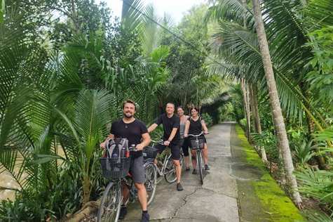 Cycle around Tan Thach village