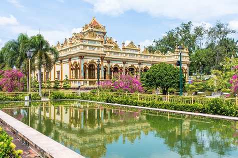 visit Vinh Trang Pagoda in Mekong Delta