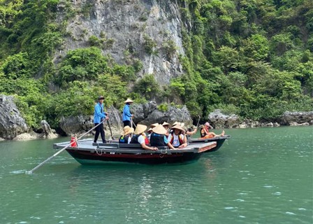 Lan Ha Bay – Explore Viet Hai Village – Explore Van Boi Beach (B, L, D)