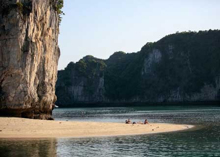 Hanoi – Tuan Chau – Lan Ha Bay – Dark & Bright Caves – Tung Gau Area – Tuan Chau - Hanoi (L)