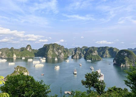 Hanoi - Explore Halong Bay and Lan Ha Bay