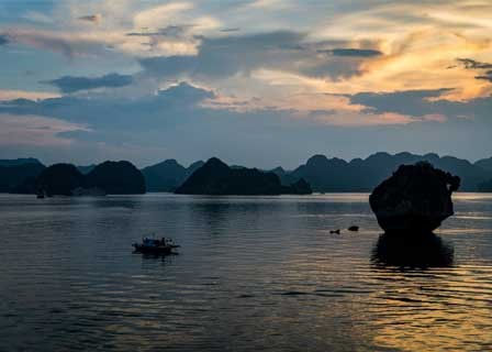 HANOI - TUAN CHAU HARBOR - HALONG BAY
