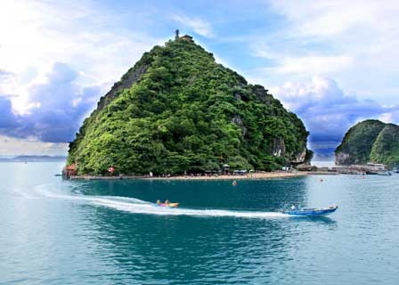 Halong Bay - Titov Island - Cua Van Fishing Village