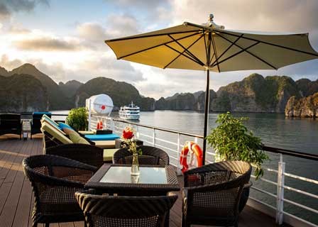 Lan Ha bay – Viet Hai Village – Ba Trai Dao Area – Overnight Onboard