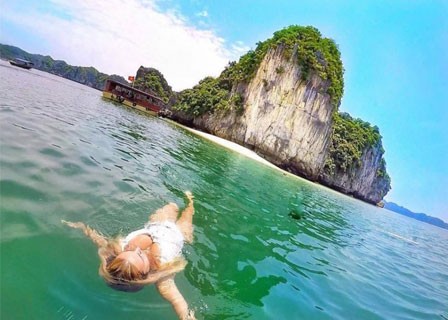 HA NOI – HALONG BAY ON ALISA CRUISE (L, D)