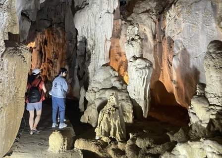 Hanoi – Bai Tu Long Bay – Visit Thien Canh Son Cave (L, D)