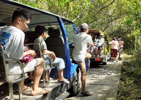 Lan Ha Bay – Viet Hai Village (B, L, D)