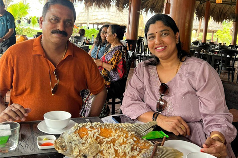 Indian tourists happily performed authentic Vietnamese dishes in a sacrificial and friendly atmosphere.