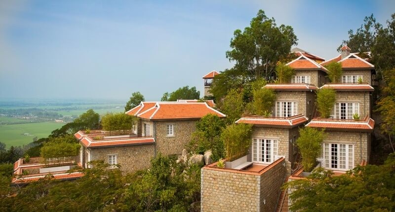 Victoria Nui Sam Lodge