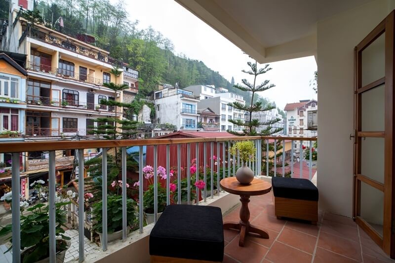 Sunny Mountain Hotel