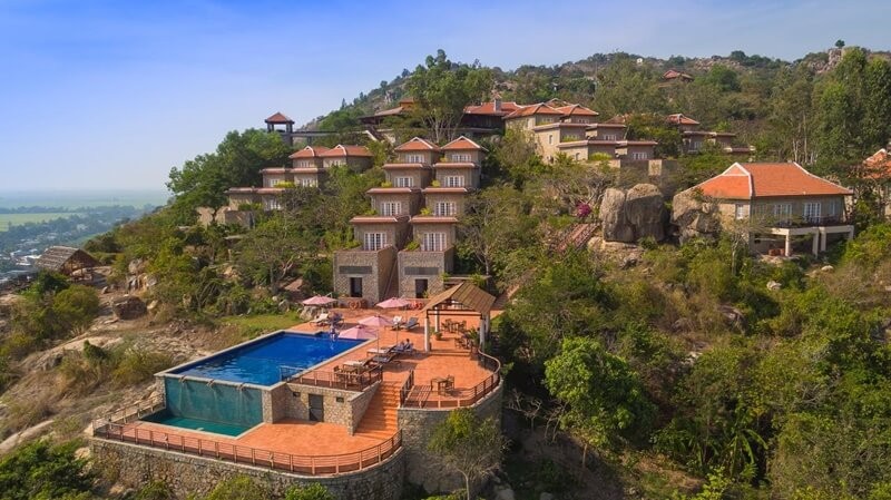 Victoria Nui Sam Lodge