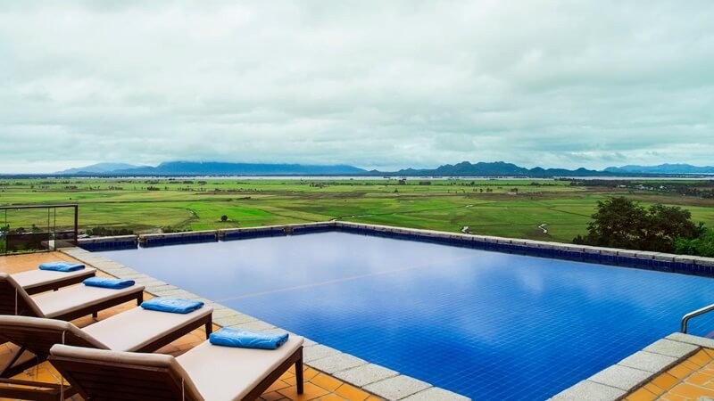 Victoria Nui Sam Lodge