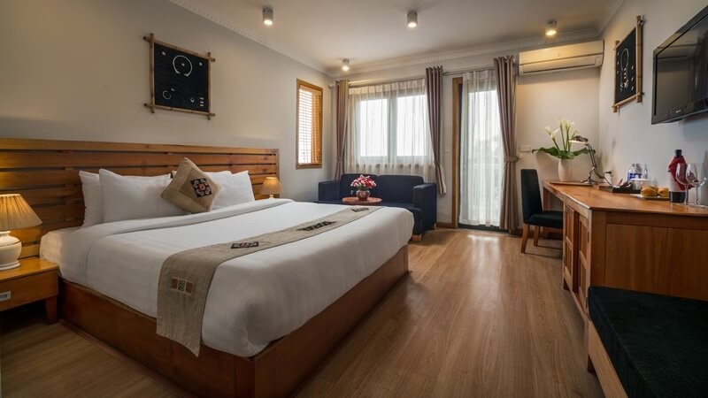 Sunny Mountain Hotel